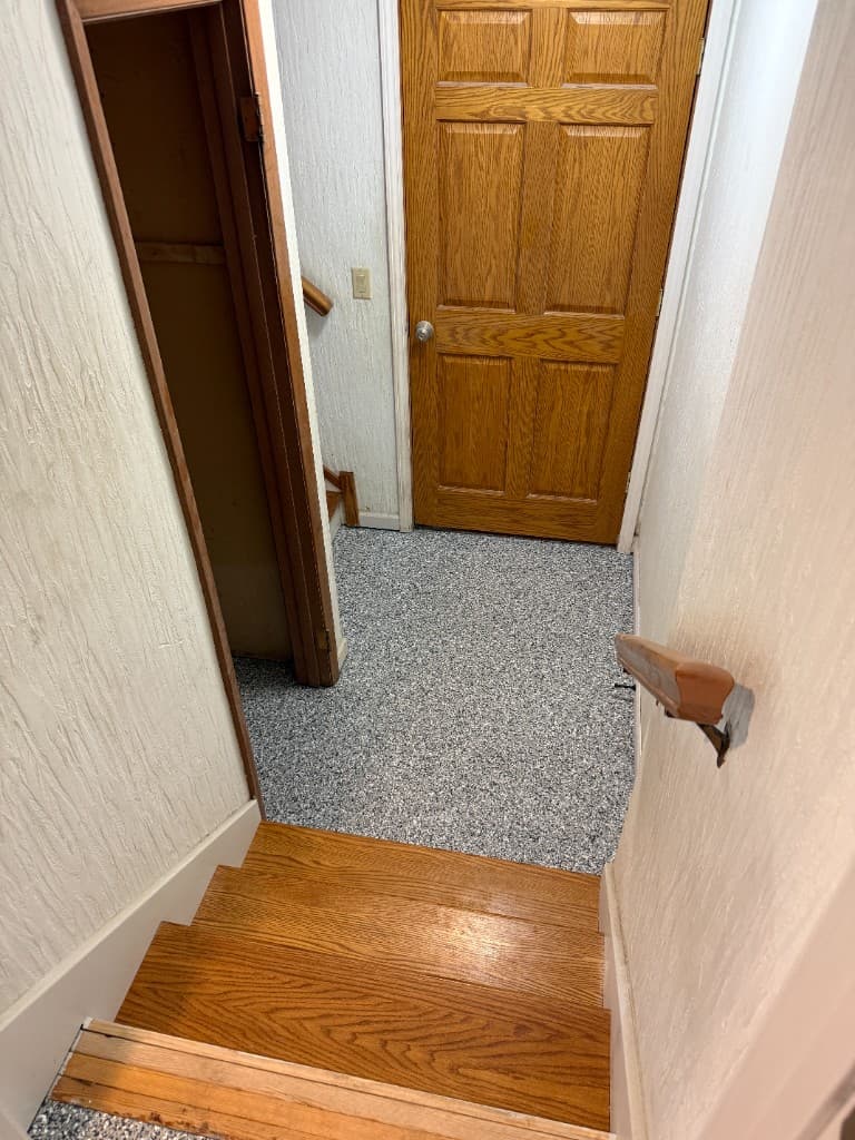 Finished stair landing in Gravel flake coating.